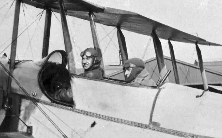 Smithsonian Insider: Casi la misma cantidad de pilotos murieron volando en este mundo...